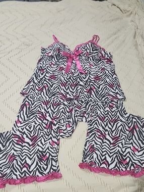 Y2K Jenni by Jennifer Moore Black White Zebra Print Pajama Set with Pink Accents
